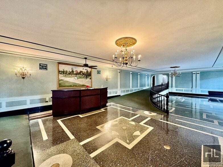 Building Photo - Gorgeous gut renovated 2 bed/2 bath spacious coop for rent.