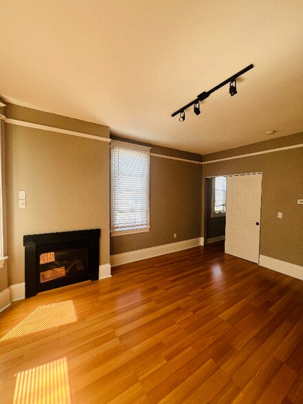 Building Photo - 312 E Olive Pl