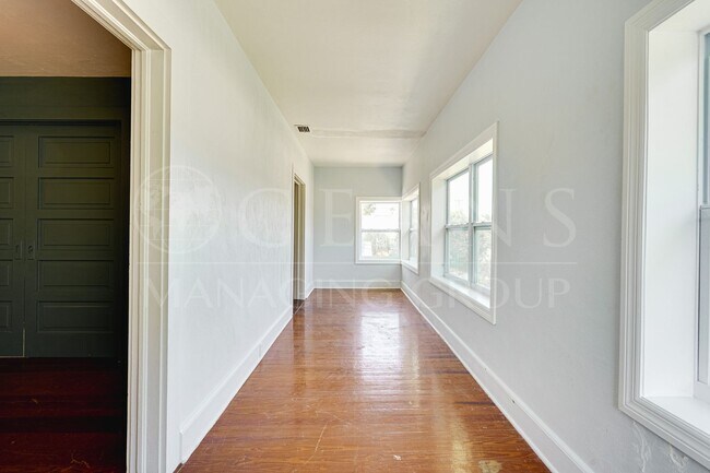 Building Photo - Charming 3 Bedroom, 2 Bathroom Two-Story H...