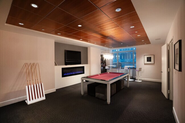 Building Photo - 350 W 43rd St