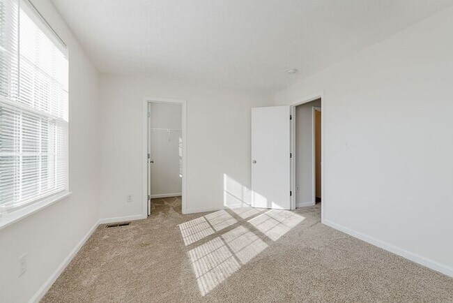 Building Photo - Perfect Family Home