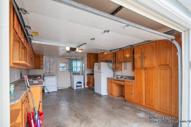 Building Photo - 2023 Orchard Ave