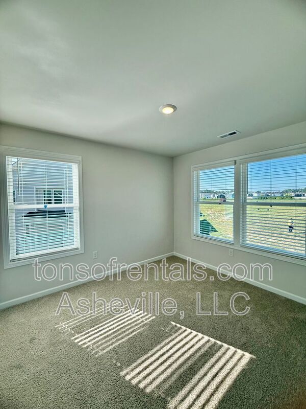 Building Photo - 216 Vly Breeze Rd