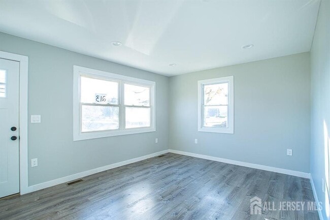 Building Photo - 213 Summerhill Rd