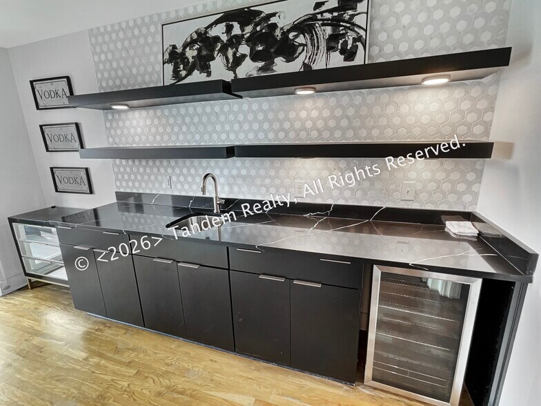 Building Photo - 2807 Delaware Ave