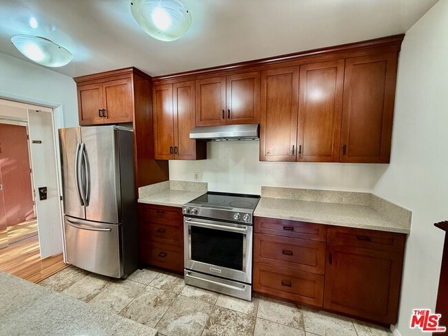 Building Photo - 5600 Kensington Wy