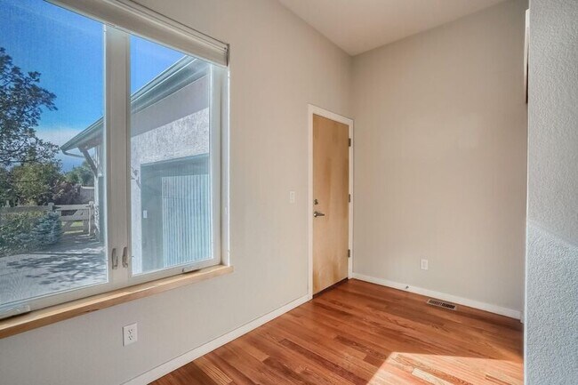 Building Photo - 2421 Rose Ct