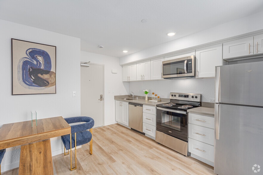 1BR, 1BA - 499SF - Kitchen - 2551 Commercial St-F4OZ