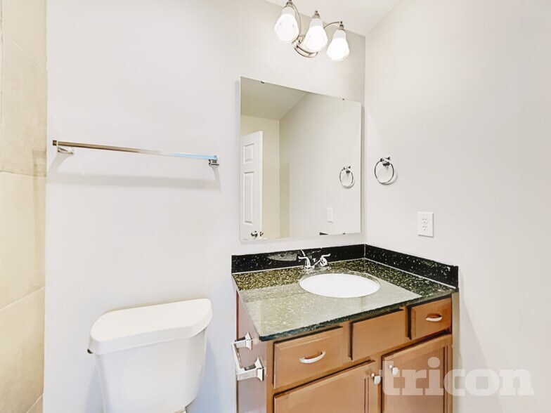 Building Photo - 4201 Broadstairs Dr SW