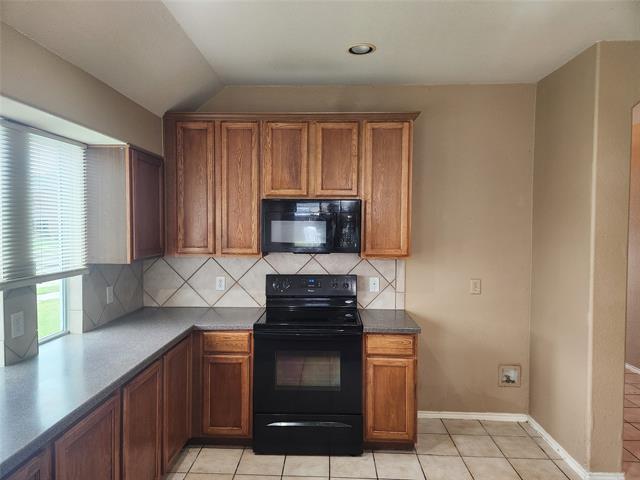 Building Photo - 13520 Valley Mills Dr