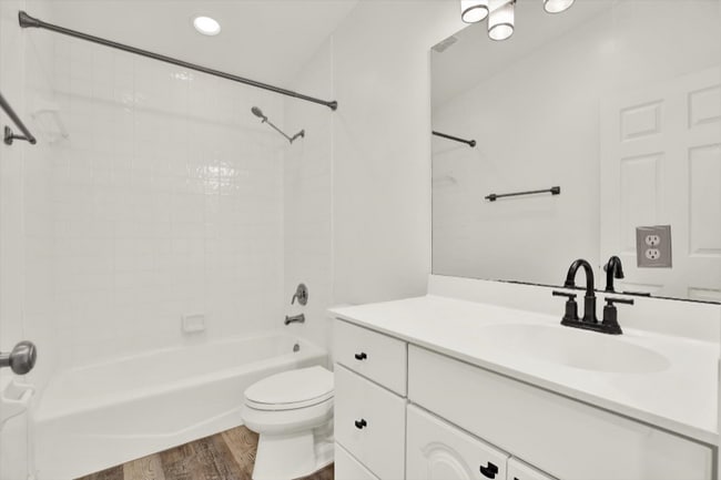 Building Photo - 3006 W Julia St