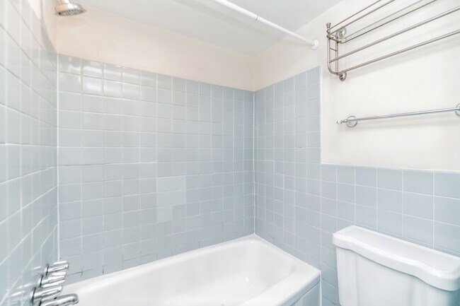 Building Photo - 1420 N Street NW #605