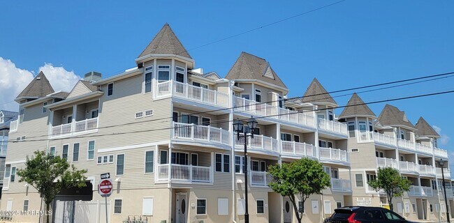 Building Photo - 1301 Boulevard