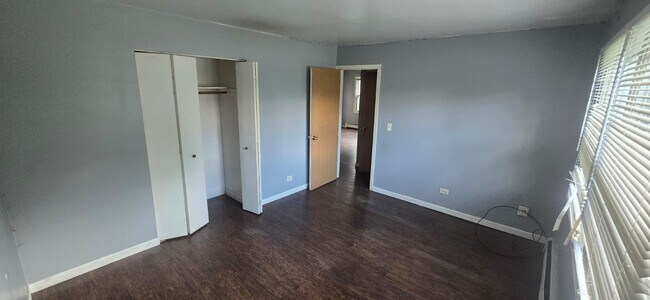 Building Photo - 11 S Whispering Hills Dr