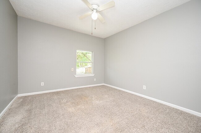 Building Photo - 8007 Carver Rd
