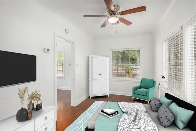 Building Photo - One Bedroom Single Family Home - Garfield District - First Month Free!