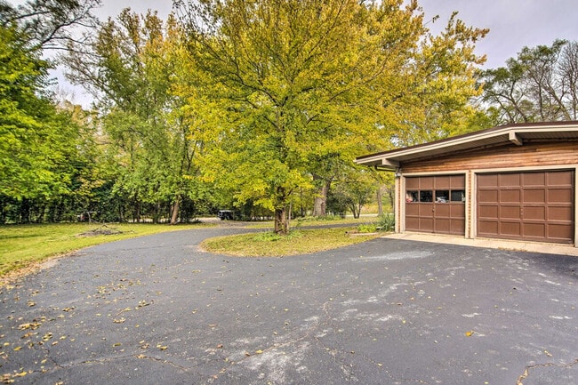 Building Photo - 1003 N Rd