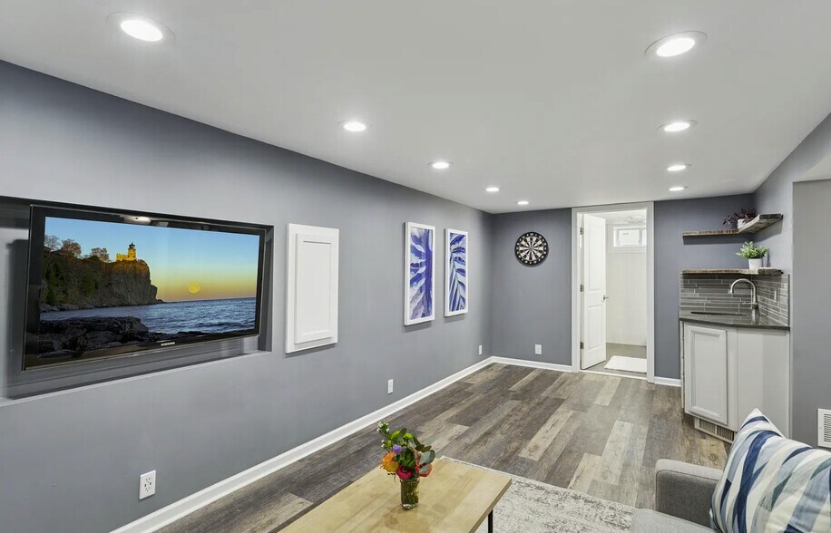 Building Photo - 5749 Pleasant Ave