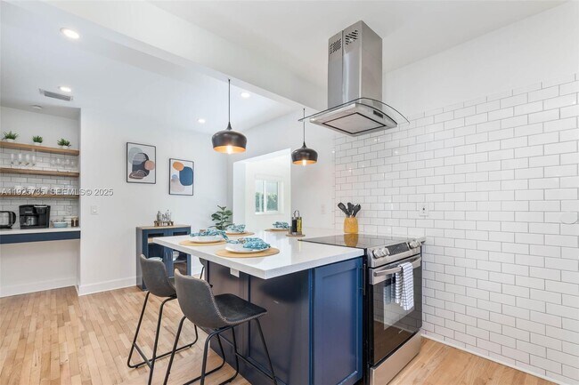 Building Photo - 260 NE 46th St