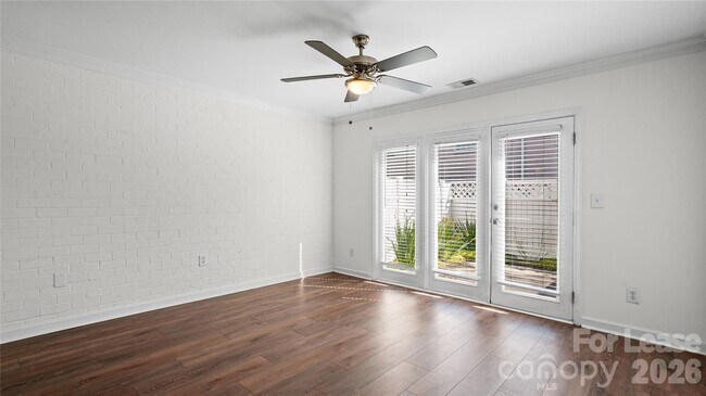 Building Photo - 1224 Green Oaks Ln
