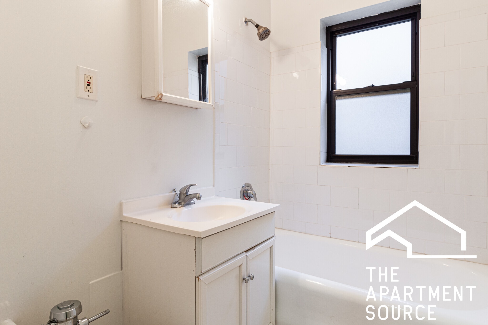 Building Photo - 560 W Arlington