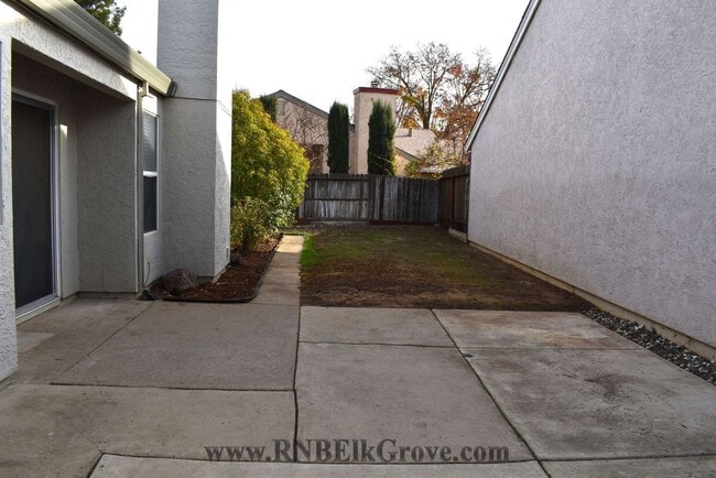 Building Photo - 9435 Soaring Oaks Dr