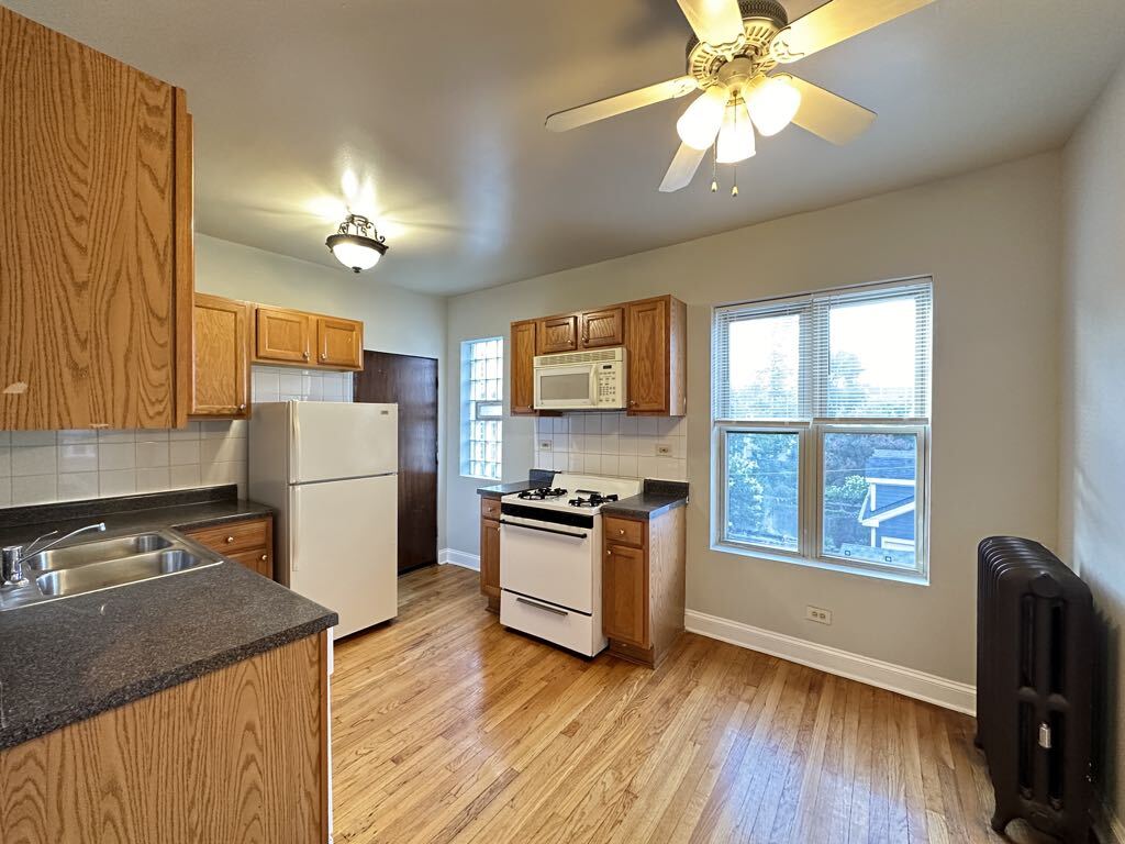 Building Photo - 4041 N Paulina St