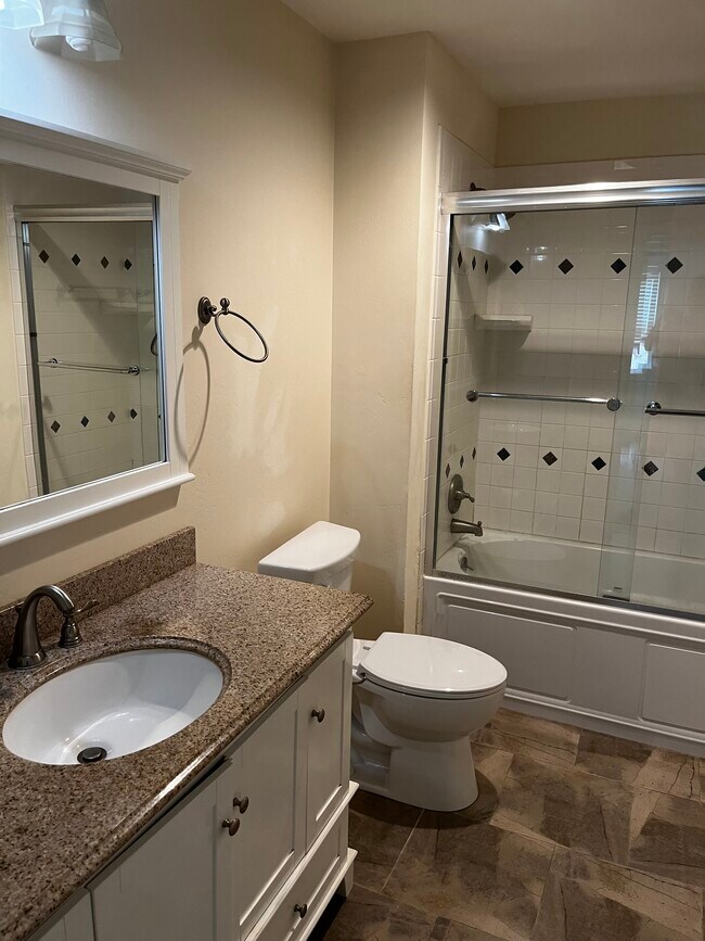 Building Photo - 1790 Nautilus St