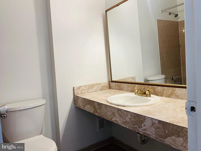 Building Photo - 8613 Seasons Way