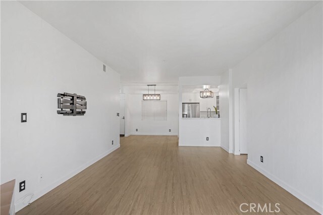 Building Photo - 221 S Oak Knoll Ave