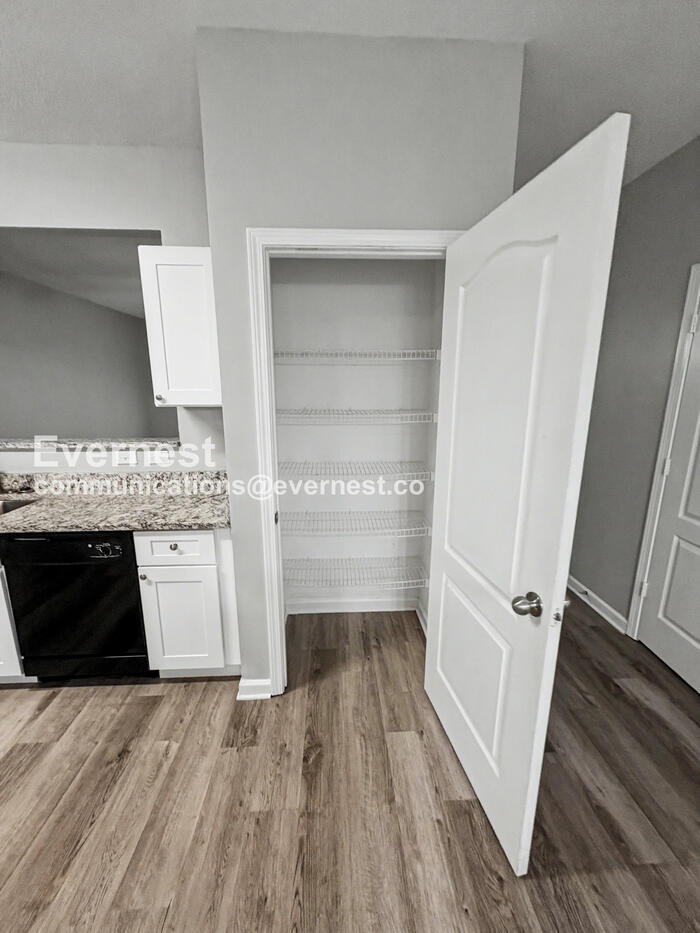 Building Photo - 8609 Thomas Ln