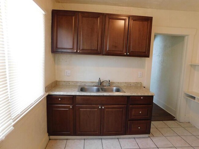 Building Photo - 516 S 900 W
