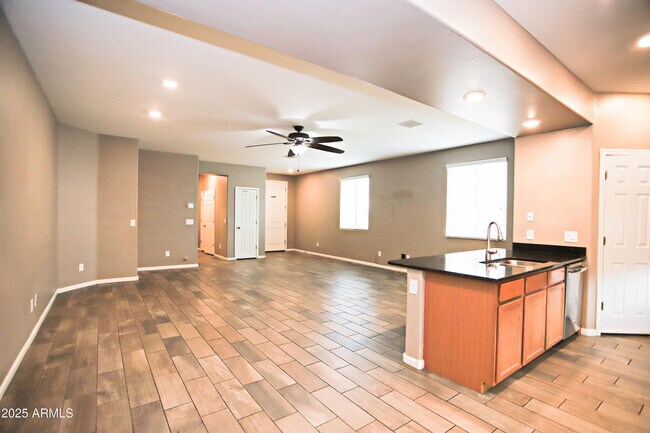 Building Photo - 1709 Grenadine Rd