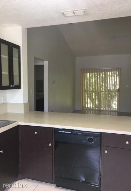 Building Photo - 2 br, 2 bath  - 2218 SW 81st Ave