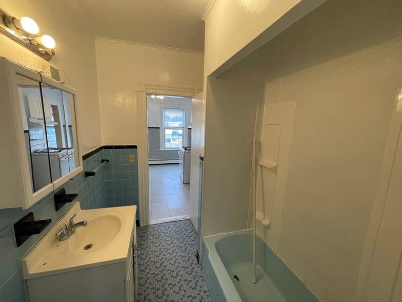 Building Photo - 515 Columbus Ave