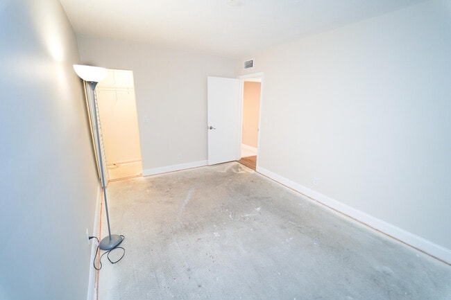 Building Photo - 2660 SW 22nd Ave