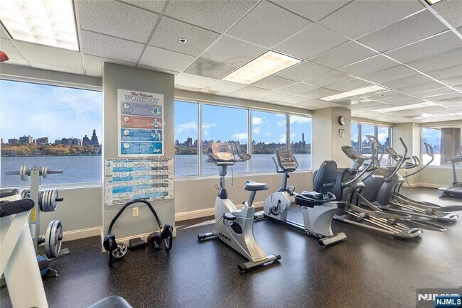 Building Photo - 302 The Promenade