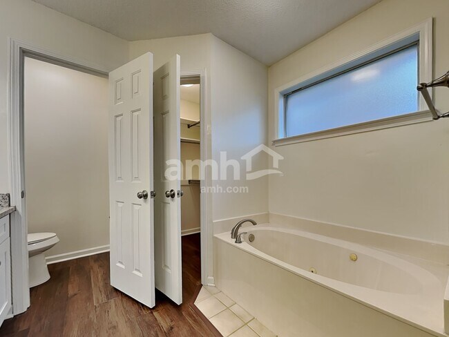 Building Photo - 3433 Sundial Dr