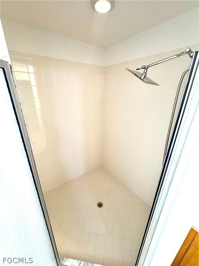 Building Photo - 4409 SW 15th Ave