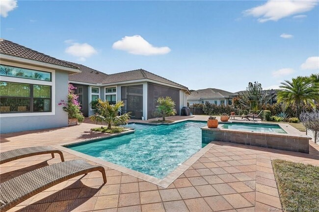 Building Photo - 5407 SW Pomegranate Way