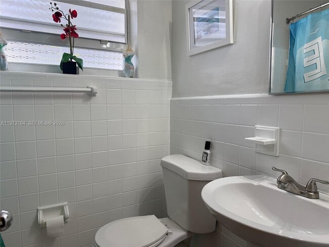 Building Photo - 1544 NW 4th Ave