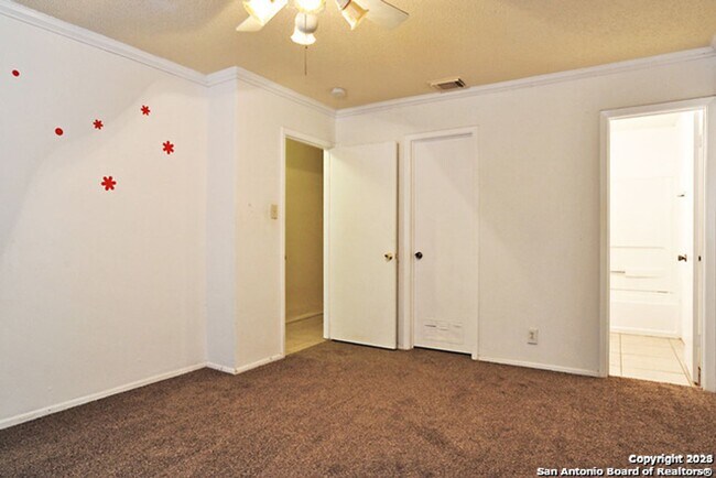 Building Photo - 4 Bed 2 Bath home in Hunters Chase Subdivision