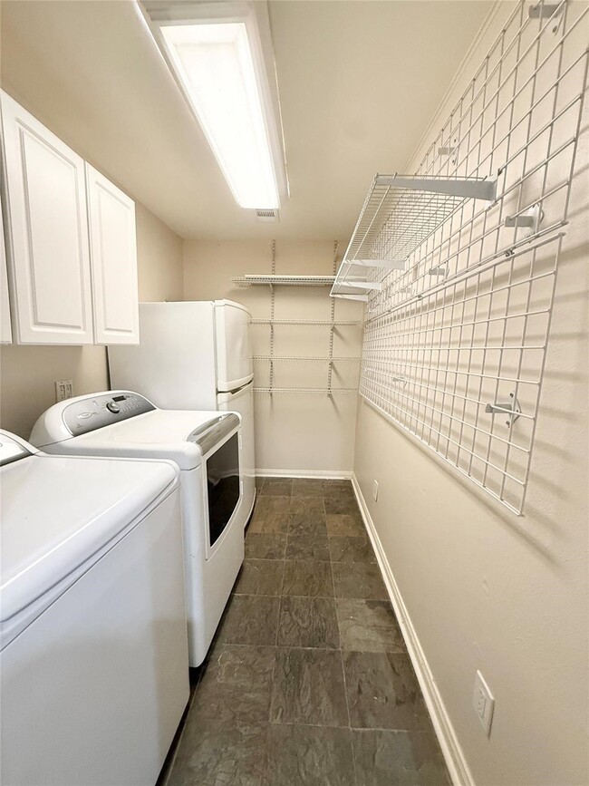 Building Photo - 5545 Pagewood Ln