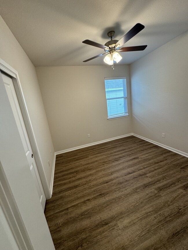 Building Photo - 8718 Happy Vly Dr