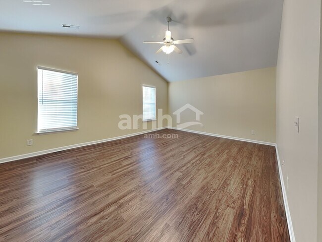 Building Photo - 3005 Quail Oaks Dr