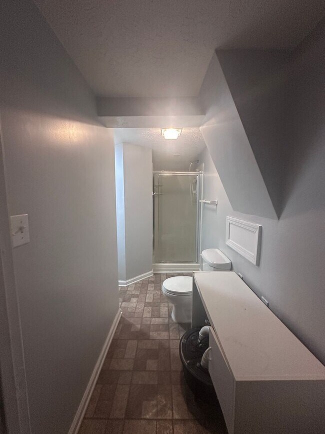 Building Photo - 3 bed, 2 full bath House in 40218 - $2,000/month