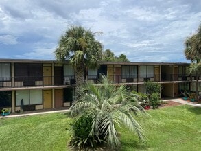 Building Photo - 1 Bed/1 Bath, 2nd Floor condo at Sand Lake...