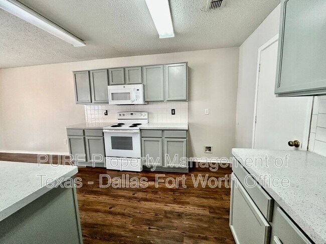 Building Photo - 2303 Bantry Ln