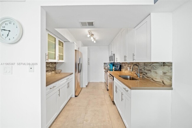 Building Photo - 2101 S Ocean Dr