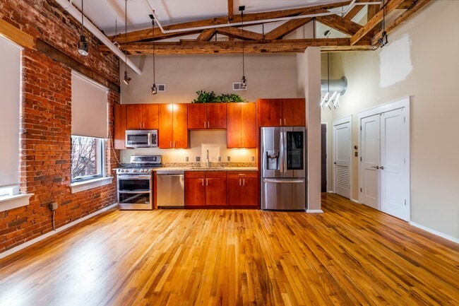 Building Photo - 400 W Church Ave